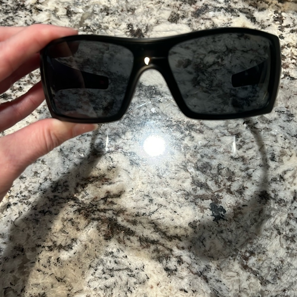 Men’s Oakley sunglasses - Picture 1 of 10